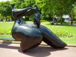 Une des sculptures sur le parc