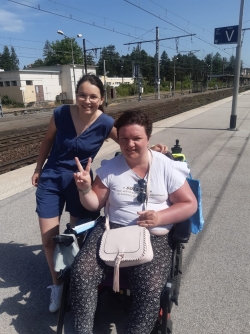 Eva et Maryline sur le départ en gare