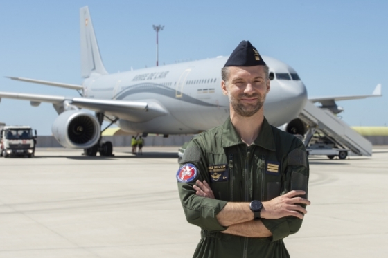 12 Pilotes Civils Chevronnés Recrutés Par L Armée De L Air Et De L Espace Lignes De Défense