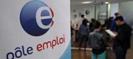 104120_job-seekers-wait-inside-a-national-agency-for-employment-pole-emploi-in-marseille.jpg