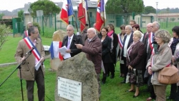 inauguration stèle déportés 28 avril 2013.JPG