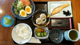 japon,vacances au japon,été au japon,cuisine japonaise,petit déjeuner japonais,ryokan,petit déjeuner complet,manger salé le matin