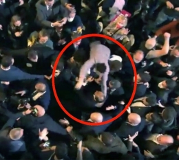 eric zemmour meeting villepinte,éric zemmour présidentielles 2022,éric zemmour agressé