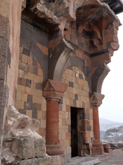 La mosquée Menüçehr