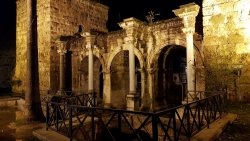 La Porte d'Hadrien, 2e siècle