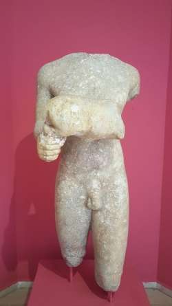 Kouros, (période archaïque, -650 à -500)