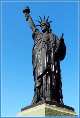 statue de la liberte buenos aires 6.JPG