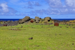 moai renversés ile de paques_02.JPG