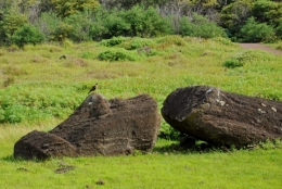 moai renversés ile de paques_05.JPG