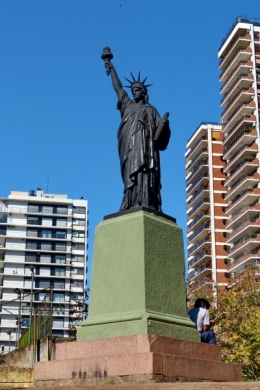 statue de la liberte buenos aires 3.JPG
