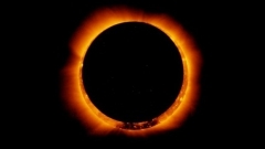 une-eclipse-solaire-annulaire-observee-en-2011-par-le-satellite-hinode_65444_w620.jpg