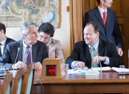 françois marc,rapporteur général,commission des finances,sénat,antoine fayolle,dette,gestion optimum,dette publique,charge de la dette,gestion,émission de dettes,aft,agence france trésor,france,mondialisation,politique monétaire,marges de manoeuvre,interdépendance,puissances économique,économie française,europe,effet boule de neige,croissance