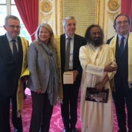 Sri Sri Ravi Shankar, Maître spirituel indien, non-violence, cohésion sociale, médiations, Colombie, FARC, paix
