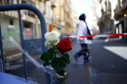 hommage-barriere-securite-Nice-matin-15-juillet_2_1400_926.jpg