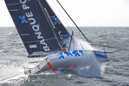 150416-entrainement-en-solo-au-large-lorient-pour-le-monocoque-60-pieds-imoca-banque-populaire-viii-skipper-armel-le-cleac-h-r-1680-1200.jpg