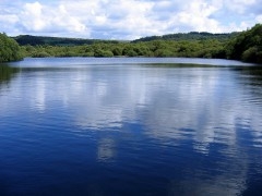 800px-Lac_de_Drennec.JPG