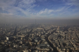 ciel marron,respiration incertaine,yeux explosés