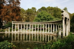 colonnade-naumachie-monceau.jpg