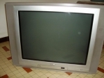 réfrigérateur, télévision, téléphone