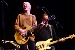 trixie,whitley,fourth corners,alternatif,pop,chris,guitares,aérien,climats