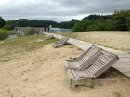 Puech des Ouilhes - passerelle et mobilier bois.jpg