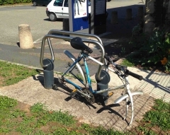 vélo roues volées - gare de viviez-decazeville.jpg