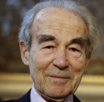 1326807-robert-badinter-est-un-avocat-juriste-essayiste-et-homme-politique-francais.jpg