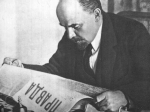 lenin-reading-pravda.jpg