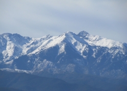 Canigou depuis ForçaReal hiver 2011.jpg