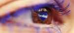 Facebook dans l'oeil d'une femme.jpg