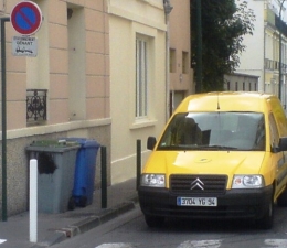 Voiture Poste 2.JPG