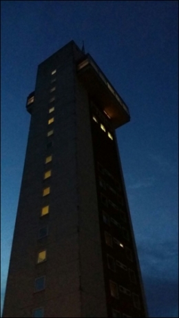 Turm Nachts.jpg