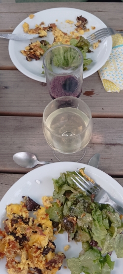 AU MENU : omelette aux ceps - salade