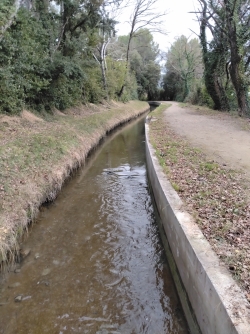 retour par le même chemin, le long du canal
