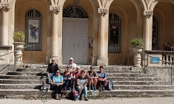 Devant le Château de Montauban