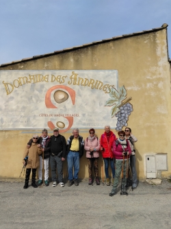 Départ du village et ses nombreuses caves