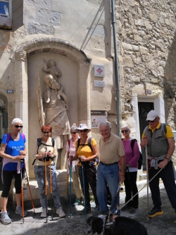 Départ de la place du village