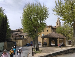 Nous quittons cette belle place ....