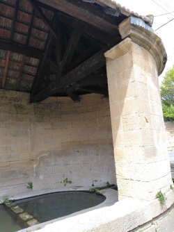 lavoir en forme d'abside ....