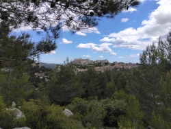 Belle vue sur le rocher des Baux