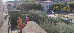 Nous empruntons les escaliers
