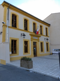 jolie façade de la mairie