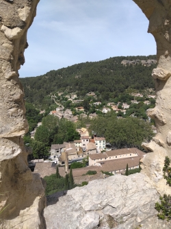 ici aussi, il y a un trou, mais un seul !