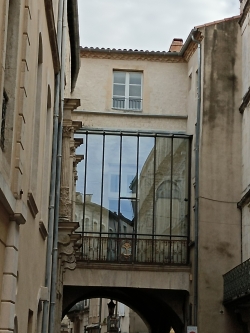 derrière l'Hôtel de Ville