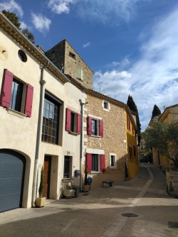 de belles maisons .... village tranquile