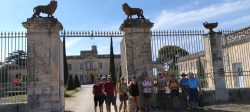 Devant e château de Montfrin