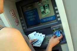 DAB-distributeur-de-billets-MAXPPP-930620_scalewidth_630.jpg