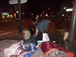 Sur le trottoir, la misère