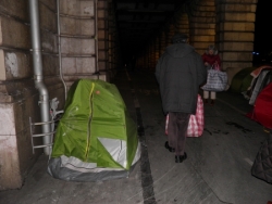 Sous le métro aérien