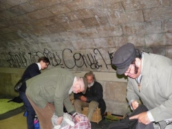 A l'abri sous le métro aérien